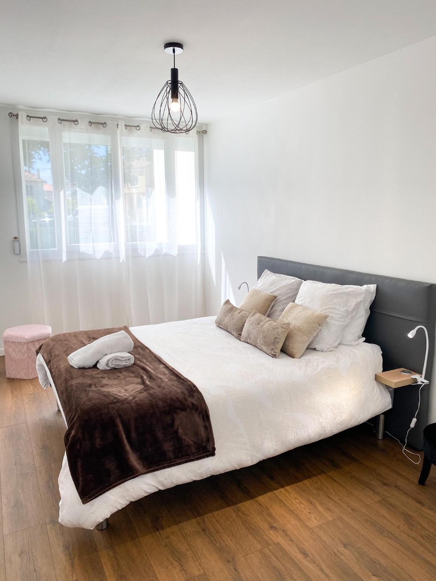 Apartmán T3 Moderne Avec Balcon Terrasse Et Parking Gratuit Niort Exteriér fotografie