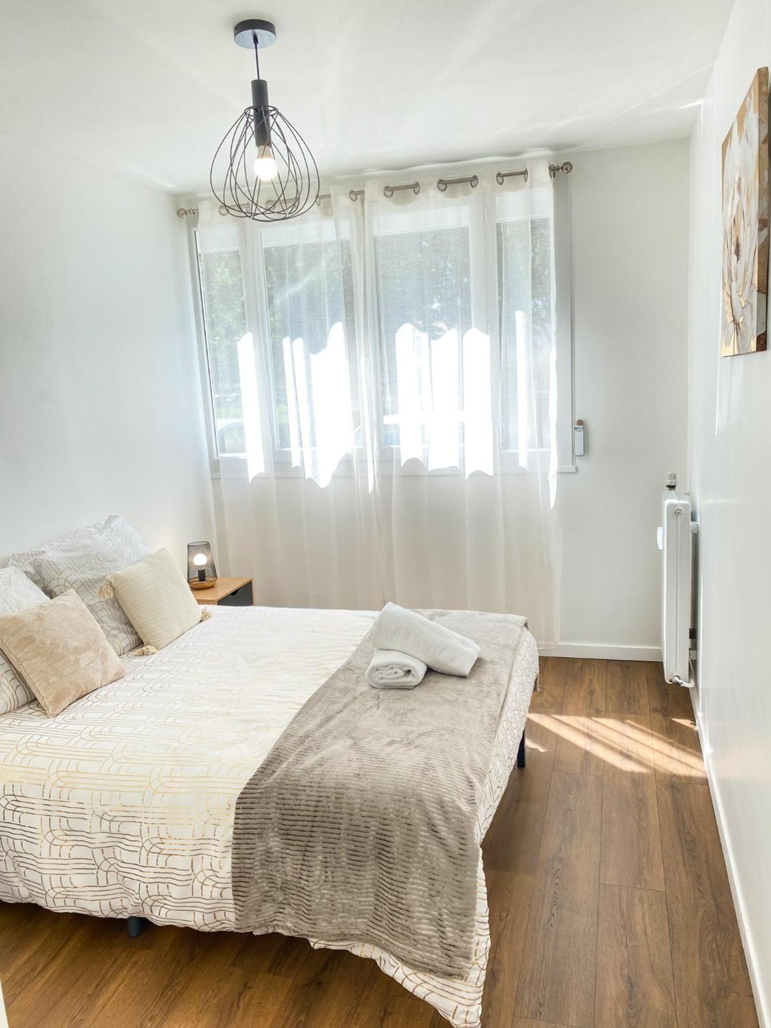 Apartmán T3 Moderne Avec Balcon Terrasse Et Parking Gratuit Niort Exteriér fotografie